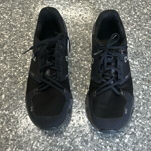 On Cloud men’s running shoes